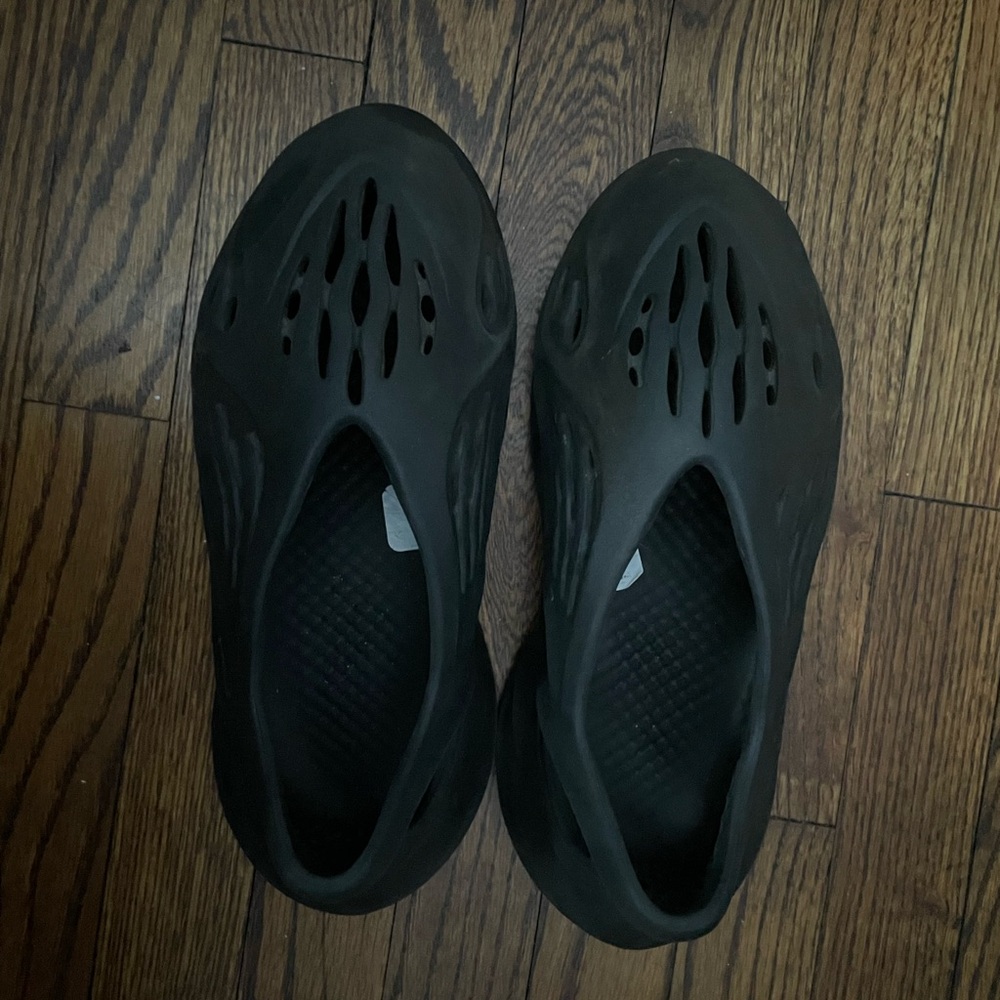 Yeezy Onyx Foam Runners